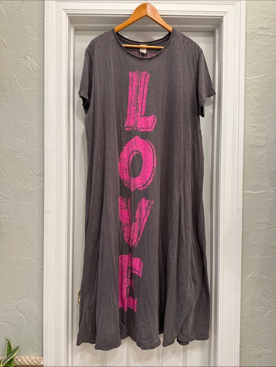 Magnolia Pearl Dresses & Skirts - Magnolia Pearl Circus Love Boyfriend Cut T Dress